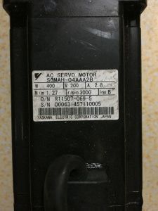 Yaskawa SGMAH-04AAA2B серво мотор 400W brake (2)