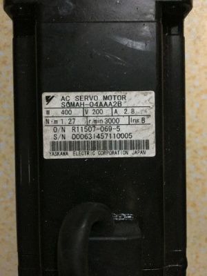 Yaskawa SGMAH-04AAA2B серво мотор 400W brake (2)